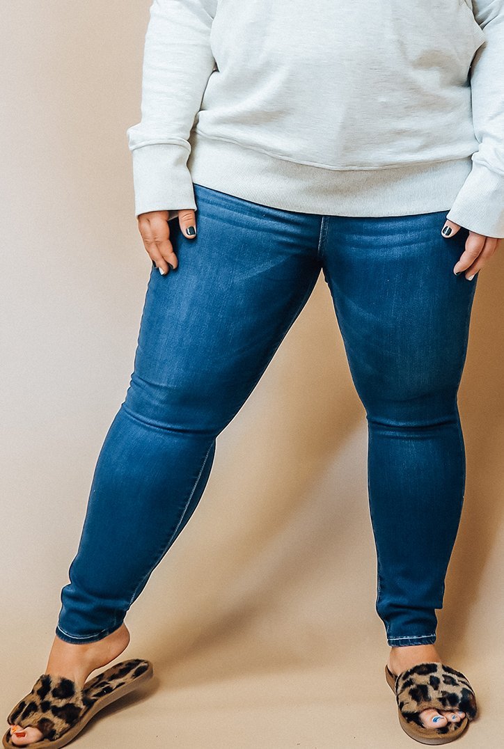'Carrie' Medium-Wash Skinny Jeans - Curvy Bottoms - The Green Brick Boutique