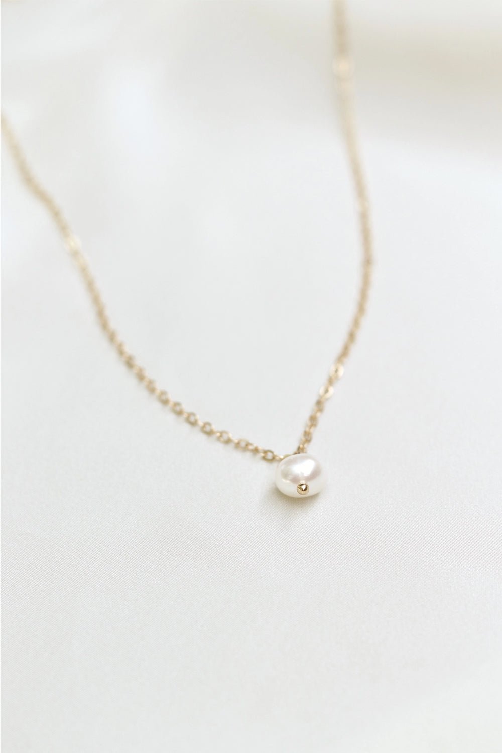 Dainty 14k Gold Circle Necklace with Pearl, Gold Pearl Jewelry, Solid  Minimal Pearl Pendant